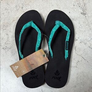 NWT Reef Women's Black and Teal Flip Flops size 8 thin strap